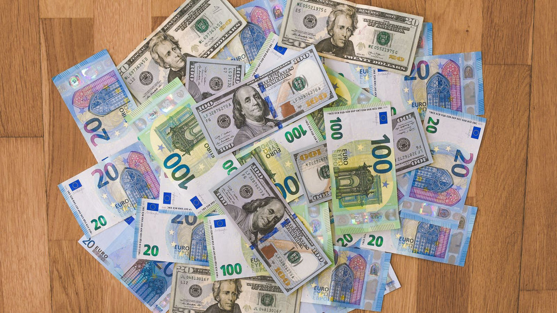 Banconote in euro e dollari americani, correlazione fra coppie di valute