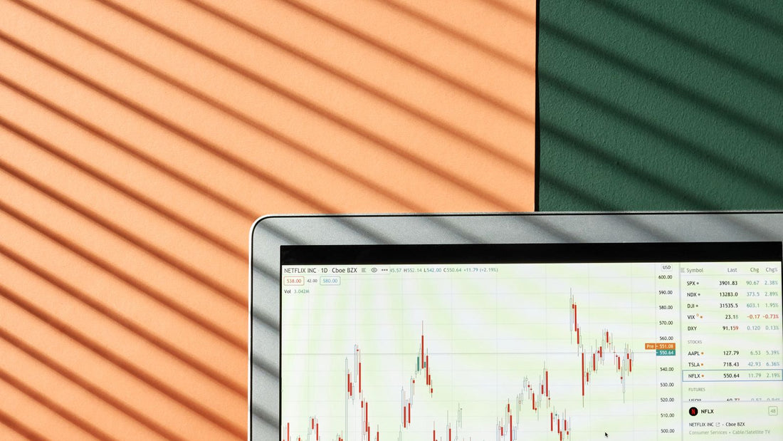 Grafico finanziario su schermo di computer, studio delle ricorrenze dei mercati