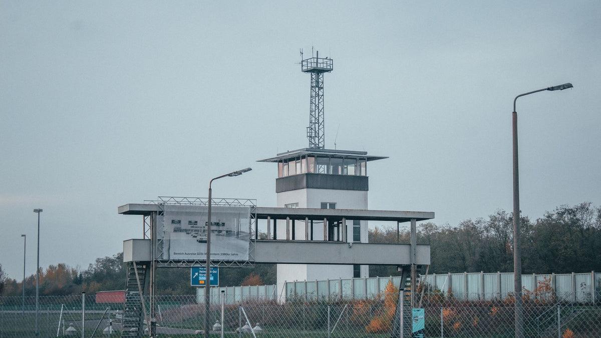 Torre di controllo aeroportuale, settore dei servizi al traffico aereo