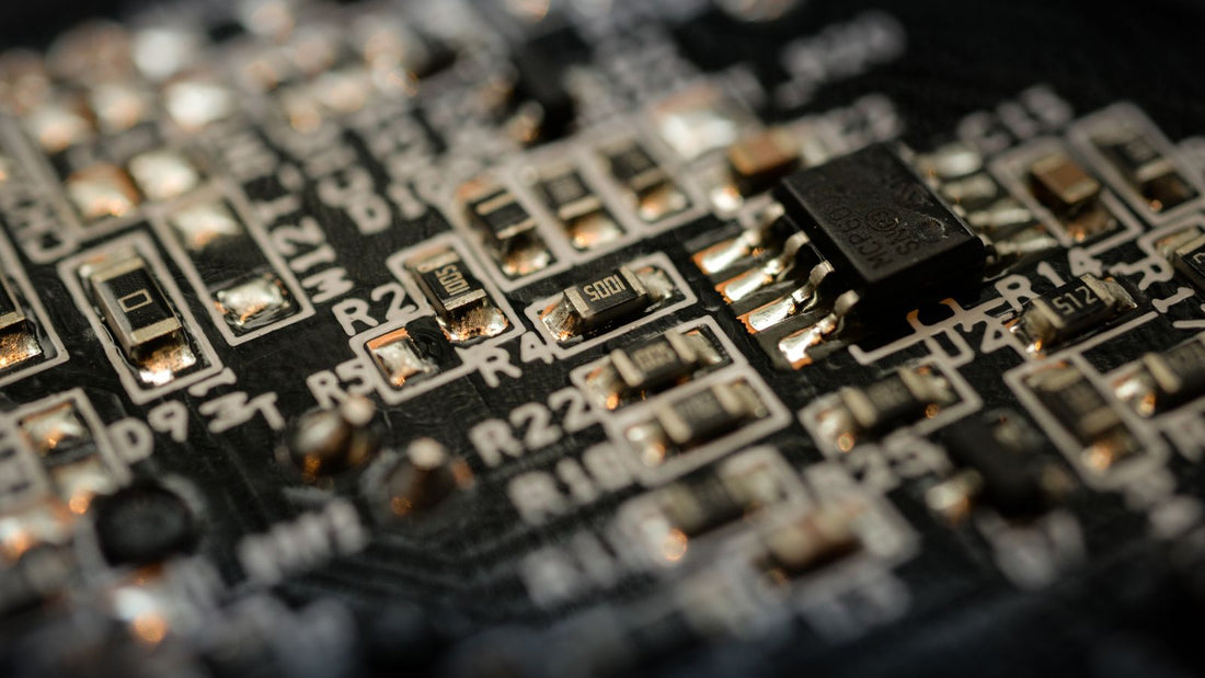 Microchip e schede elettroniche, settore dei semiconduttori e azioni STM