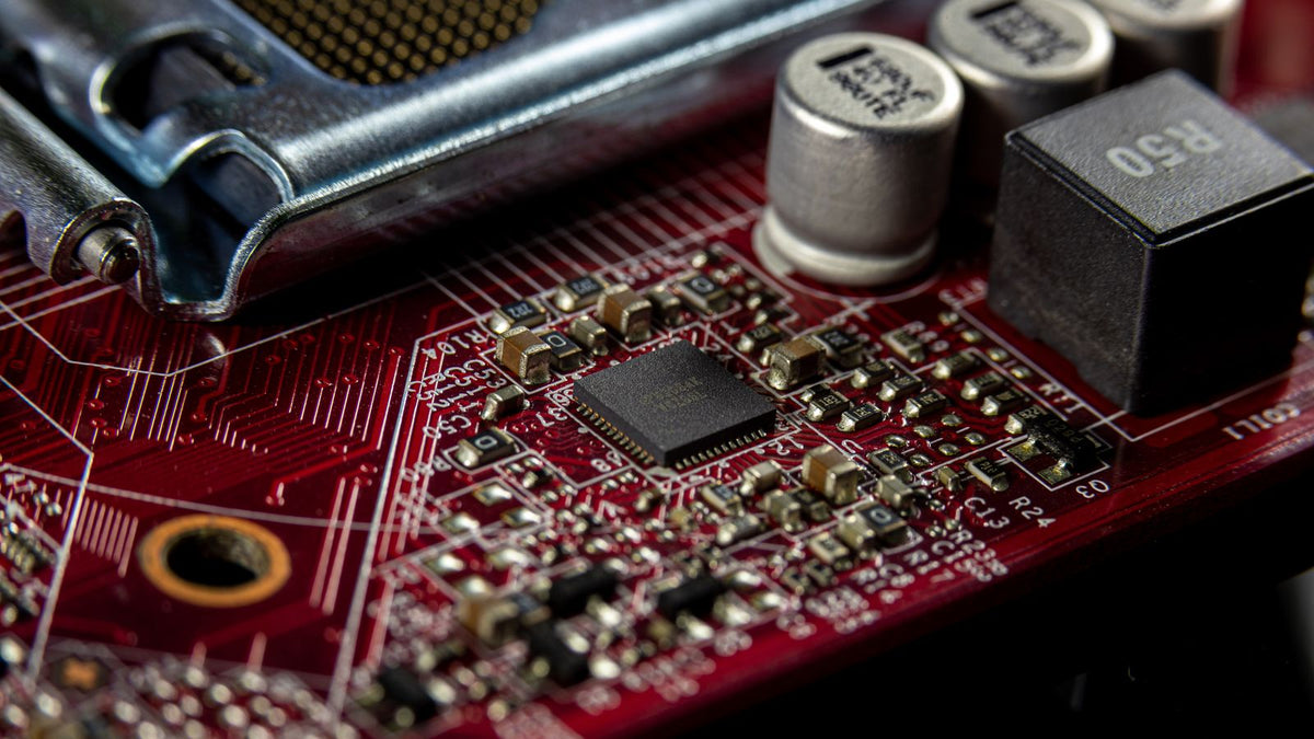 Microchip e circuiti elettronici, settore dei semiconduttori e titoli Nvidia Intel
